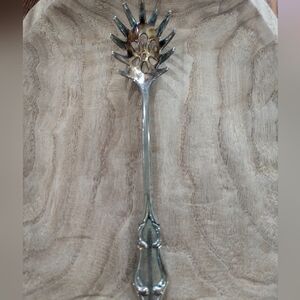 Vintage Elegant Silver Plated Spghetti Serving Spoon.
